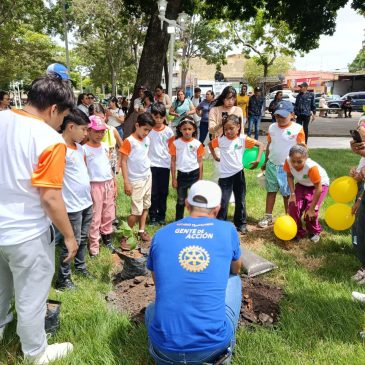 Rotary El Tigre y Cachamay unen esfuerzos en una jornada ambiental en Plaza Bolívar